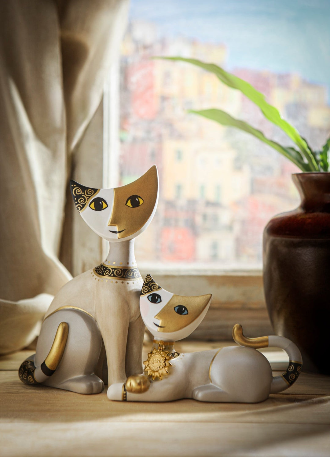 31401271 - Figurine, Goebel, Gatti doro - Annual Cat 2026, Limited Edition