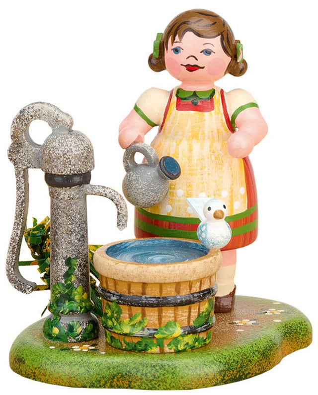 HUB-330h0016 - Hubrig Volkskunst 'Idylle campagnarde - À la fontaine 7 cm' 2025