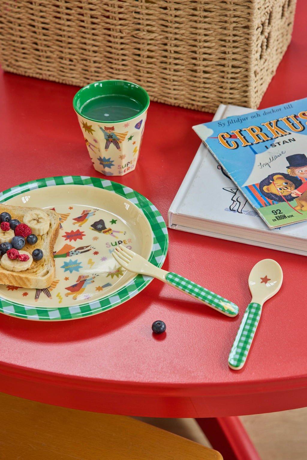 RI-MELCU-HERO - rice - Mittelgröße Kinderbecher grün, Hero Print, 250ml