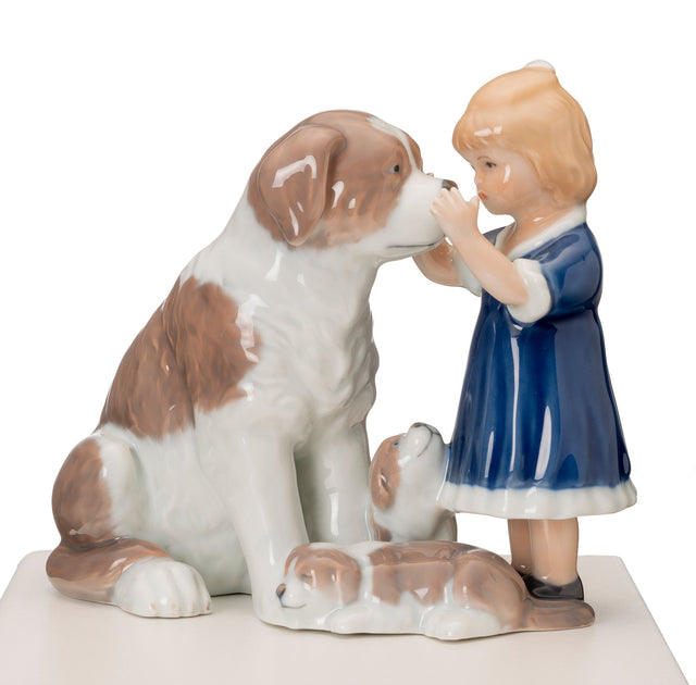 ROC-RF1249361 - Royal Copenhagen 'Kleines Mädchen mit Bernhardiner' 16cm