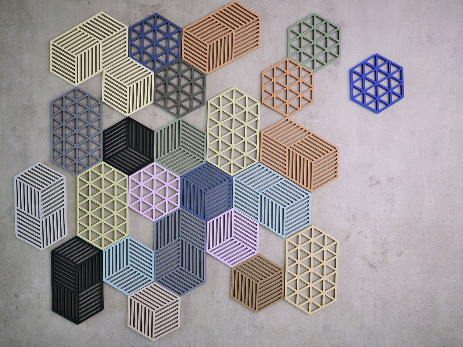 F&H-31610 - Zone Denmark, podtácek Hexagon, Černá, 24 x 14 x 0,9 cm