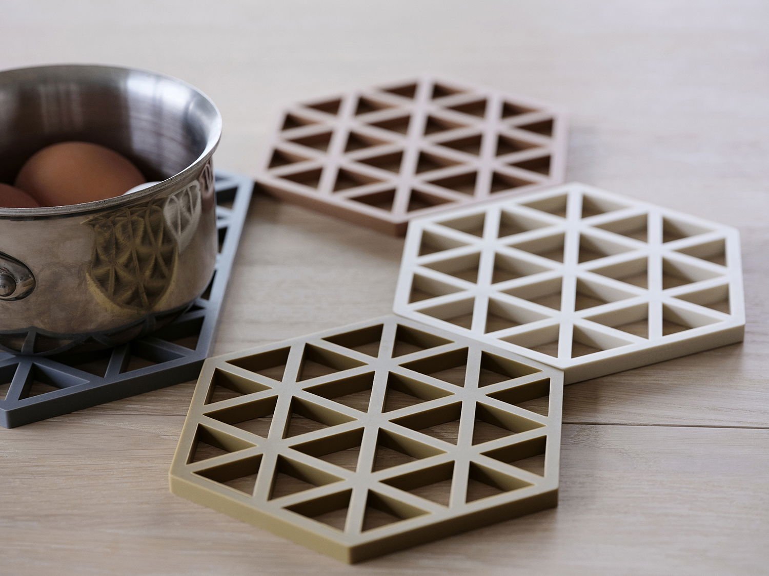 F&H-331284 - Zone Denmark, Triangles Coasters, birch, 16 x 14 x 0.9 cm