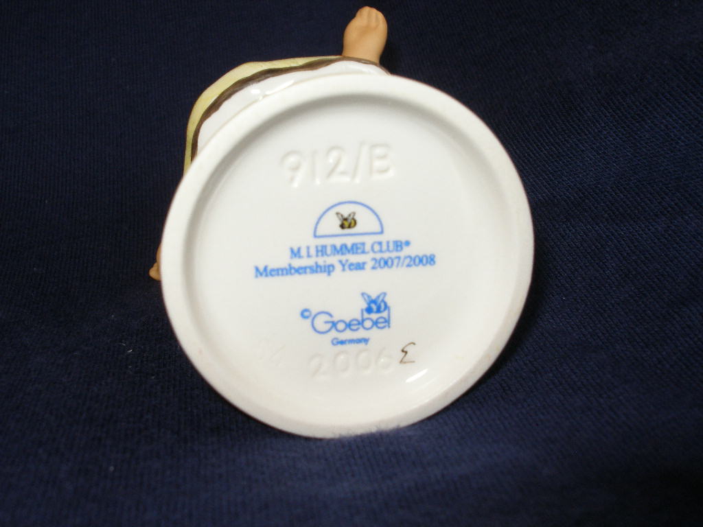 Hummel Ringel Reihen Liesl Hum 912/B MIH Club Figur – AutAll & Victoria ...