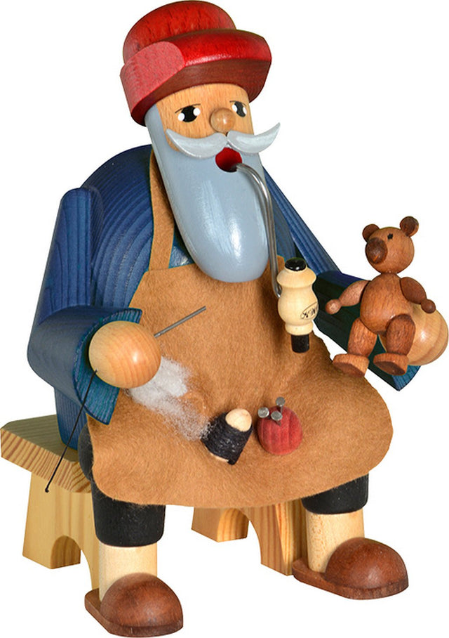 KWO - 21130 - KWO - Rökman Teddymaker, sittande, träkonst, 16 cm