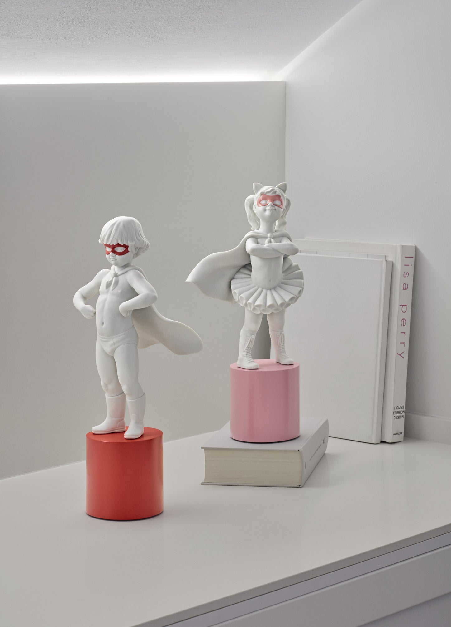 010 - 09483 - LLADRO® - 'I'm a superheroine - Base included' 2021 01009483